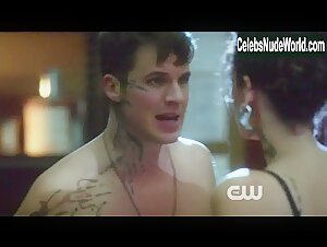 Chelsea Gilligan Kissing , Cleavage scene in Star-Crossed (2014) 13