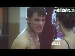 Chelsea Gilligan Kissing , Cleavage scene in Star-Crossed (2014) 15