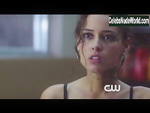 Chelsea Gilligan Kissing , Cleavage scene in Star-Crossed (2014) 16