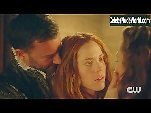 Megan Follows, Catherine Bérubé Sexy, lesbian scene in Reign (2013-2017) 13