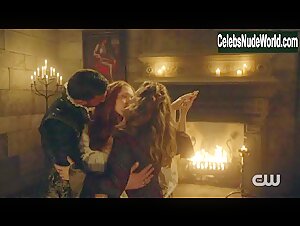 Megan Follows, Catherine Bérubé Sexy, lesbian scene in Reign (2013-2017) 16