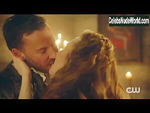 Megan Follows, Catherine Bérubé Sexy, lesbian scene in Reign (2013-2017) 18