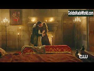 Megan Follows, Catherine Bérubé Sexy, lesbian scene in Reign (2013-2017) 19