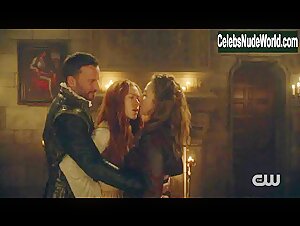 Megan Follows, Catherine Bérubé Sexy, lesbian scene in Reign (2013-2017) 4