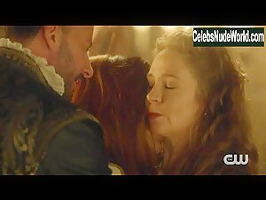 Megan Follows, Catherine Bérubé Sexy, lesbian scene in Reign (2013-2017) 6
