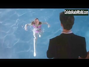Courtney Thorne-Smith bikini, Sexy scene in Side Out (1990) 3