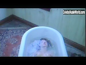 Courtney Kocak Bathtub , Gore scene in Apocalypse and the Beauty Queen (2005) 6