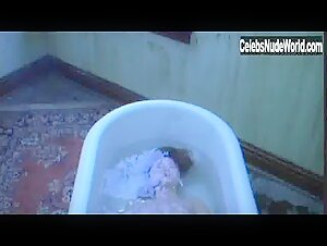 Courtney Kocak Bathtub , Gore scene in Apocalypse and the Beauty Queen (2005) 8