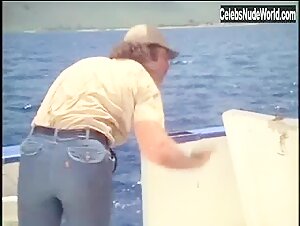 Cheryl Ladd Sexy, bikini scene in Charlie's Angels (1976-1981) 4
