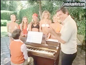 Cheryl Ladd Outdoor , Babes scene in Charlie's Angels (1976-1981) 16