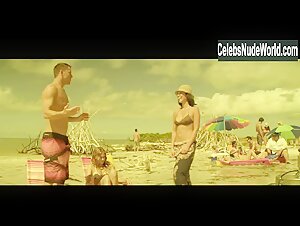 Olivia Munn, Cody Horn bikini, Sexy scene in Magic Mike (2012) 1