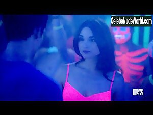 Crystal Reed Cleavage , Lingerie scene in Teen Wolf (2011-2017) 11