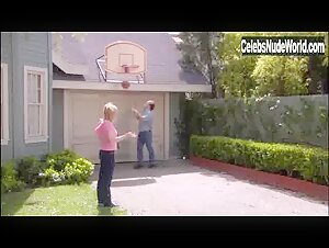 Courtney Thorne-Smith Blonde , Outdoor scene in According to Jim (2001-2004) 6