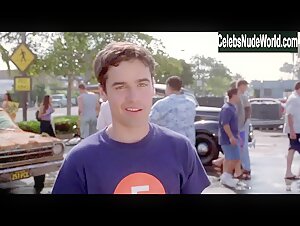 Kirsten Dunst, Eliza Dushku, Tsianina Joelson, Nicole Bilderback, Clare Kramer Sexy, bikini scene in Bring It On (2000) 11