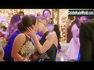 Amanda Leighton, Cierra Ramirez lesbian, Sexy scene in The Fosters (2013-2018)