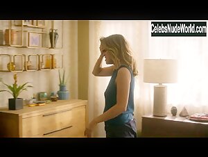 Linda Cardellini, Natalie Morales lesbian, Sexy scene in Dead to Me (2019-2022) 19
