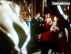 Diana Quick Sexy scene in The Big Sleep (1978) 7