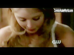 Elisabeth Harnois underwear, Sexy scene in One Tree Hill (2003-2011) 17