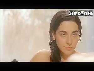 Giada Colagrande Bathtub , boobs scene in Black Widow (2005) 4
