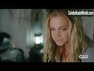 Eliza Taylor, Jessica Harmon lesbian, Sexy scene in The 100 (2014-2020) 10