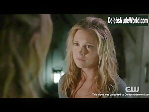 Eliza Taylor, Jessica Harmon lesbian, Sexy scene in The 100 (2014-2020) 14