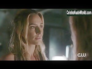Eliza Taylor, Jessica Harmon lesbian, Sexy scene in The 100 (2014-2020) 15