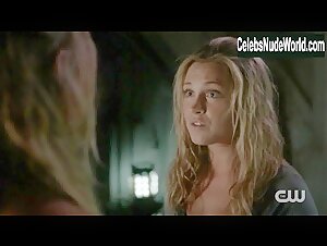 Eliza Taylor, Jessica Harmon lesbian, Sexy scene in The 100 (2014-2020)