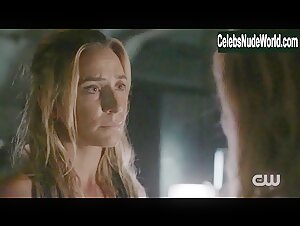 Eliza Taylor, Jessica Harmon lesbian, Sexy scene in The 100 (2014-2020) 18