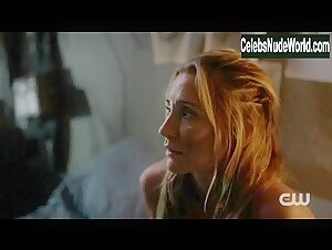 Eliza Taylor, Jessica Harmon lesbian, Sexy scene in The 100 (2014-2020) 6