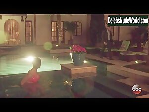 Dilshad Vadsaria Sexy, bikini scene in Notorious (2016) 3