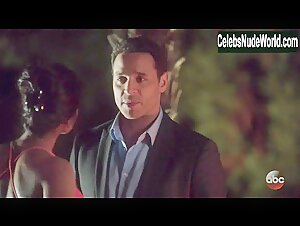 Dilshad Vadsaria Sexy, bikini scene in Notorious (2016) 9