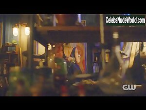Eliza Taylor Sexxy,underwear scene in The 100 (2014-2020) 1