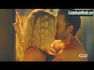 Eliza Taylor Sexxy,underwear scene in The 100 (2014-2020) 11