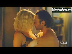 Eliza Taylor Sexxy,underwear scene in The 100 (2014-2020) 7