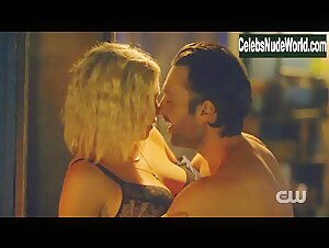 Eliza Taylor Sexxy,underwear scene in The 100 (2014-2020) 8