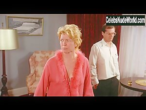 Ellen Burstyn, Julia Anne Robinson breasts scene in The King of Marvin Gardens (1972)