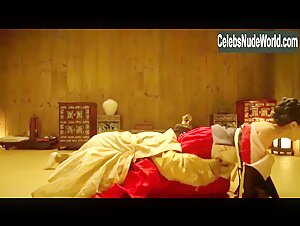 Jo Yeo-jeong butt, breasts scene in The Concubine (2012) 13
