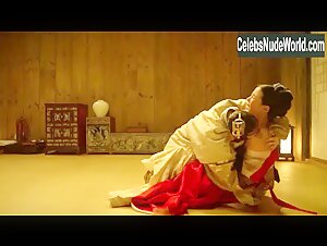 Jo Yeo-jeong butt, breasts scene in The Concubine (2012) 20