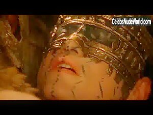 Julianna Margulies Sexy scene in The Mists of Avalon 16