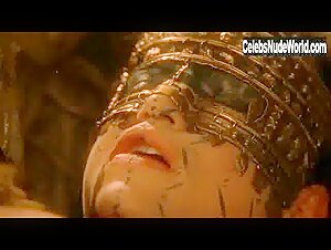 Julianna Margulies Sexy scene in The Mists of Avalon 17