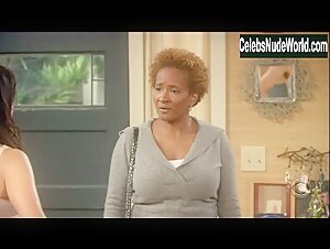 Julia Louis-Dreyfus underwear, Sexy scene in The New Adventures of Old Christine (2006-2009) 16