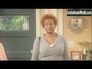Julia Louis-Dreyfus underwear, Sexy scene in The New Adventures of Old Christine (2006-2009) 18