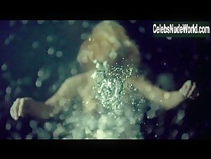 Gillian Anderson Sexy scene in Hannibal (2014-2015) 18