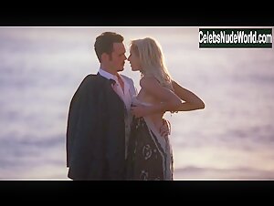 Julia Levy-Boeken Sexy scene in Entourage (2004-2011) 1