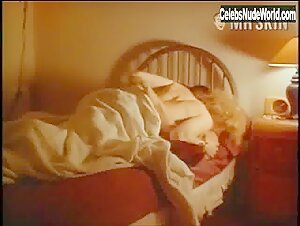 Jennifer Sommerfeld Nude, breasts scene in Terrified (1995) 1
