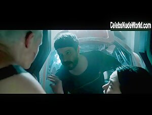 Kristen Stewart, Jessica Henwick underwear, Sexy scene in Underwater (2020) 16