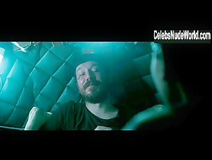 Kristen Stewart, Jessica Henwick underwear, Sexy scene in Underwater (2020) 19