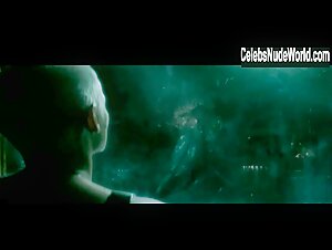 Kristen Stewart, Jessica Henwick underwear, Sexy scene in Underwater (2020) 6