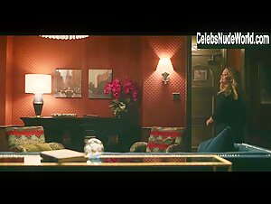 Reese Witherspoon, Julianna Margulies lesbian, Sexy scene in The Morning Show (2019-) 16
