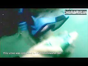 Laura Nativo Sexy, bikini scene in Aquanoids (2003) 10